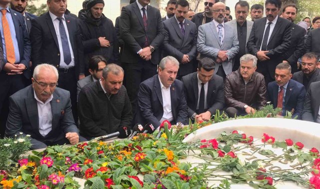 Mustafa Destici, Muhsin Yazıcıoğlu'nun kabrini ziyaret etti