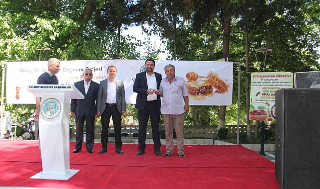 Mut'ta bal üreticilerine Kafkas ırkı anaç arı dağıtıldı