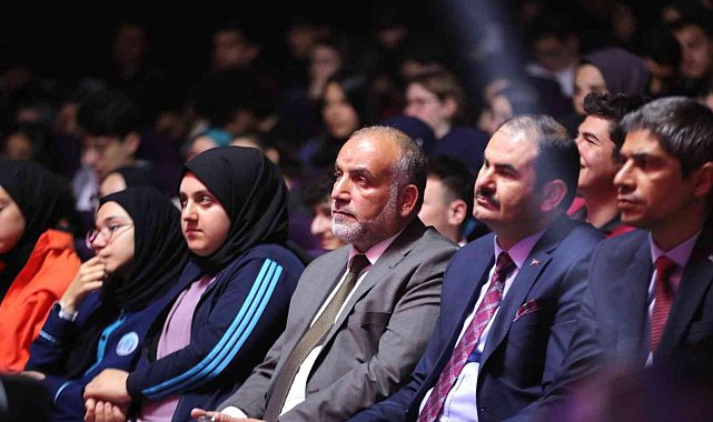 Necip Fazıl şiirlerle anıldı