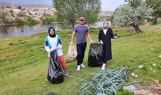 NEVÜ Öğrencileri 'Kirli Eller Temiz Dünya' projesi için temizlik yaptı