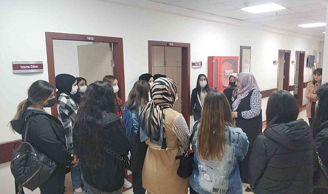 NEVÜ&#039;lü öğrenciler Kayseri Çocuk İzlem Merkezi&#039;nde teknik gezide
