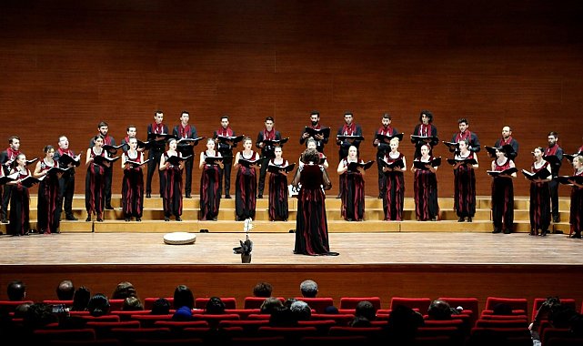 Nilüfer Çoksesli Koro'dan müzik ziyafeti