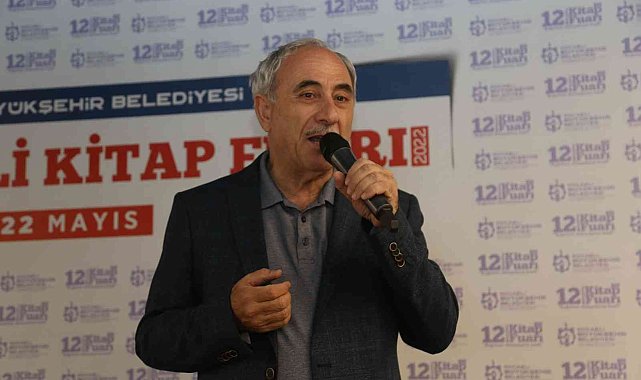 Nurullah Genç: "Şiir, insan ruhunu berraklaştırır"