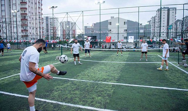 Ödüllü ayak tenisi turnuvası başladı