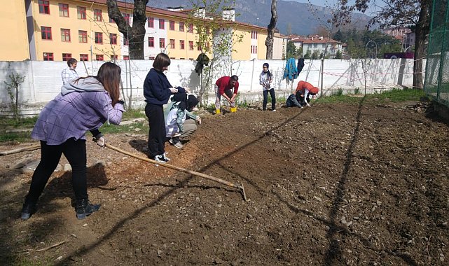 Öğrenciler ata tohumunu geleceğe taşıyor
