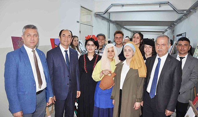 Öğrenciler dünyaca ünlü ressamları canlandırdı