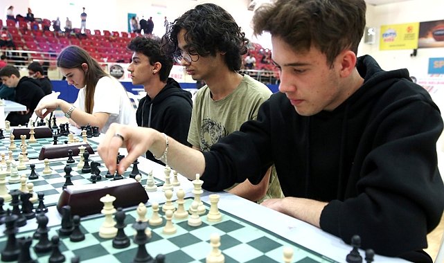 Öğrenciler en iyi hamle için mücadele etti