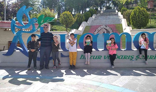 Öğrenciler hem kitap okuyor hem kültür öğreniyor