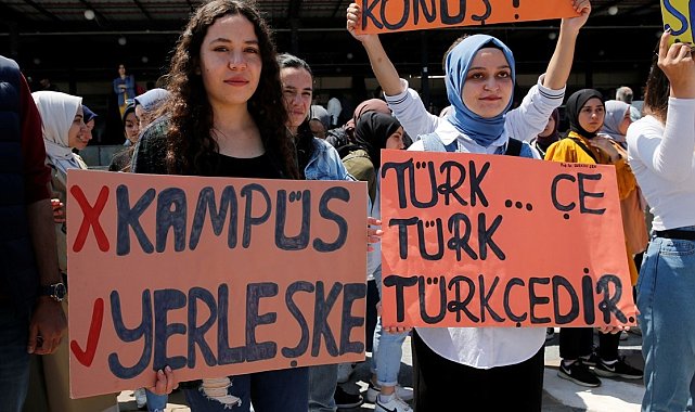 Öğrencilerden 'Türkçe' eylemi