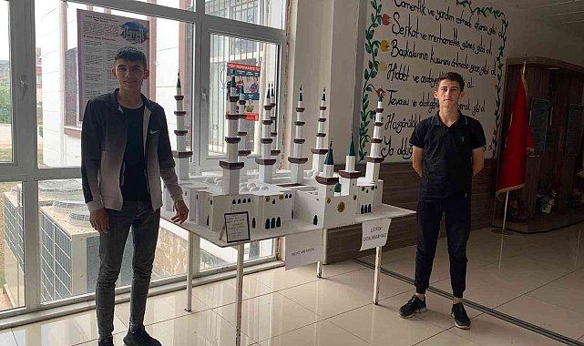 Öğrencilerden Mescid-i Nebevi maketi