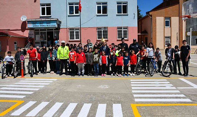 Öğrencilere uygulamalı trafik eğitimi