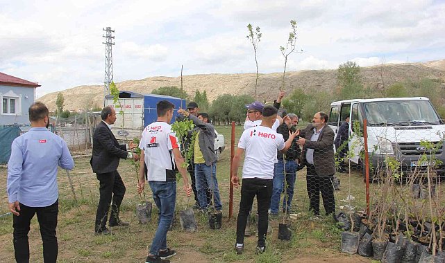 Ölen babası için ilginç bir hayır yaptı