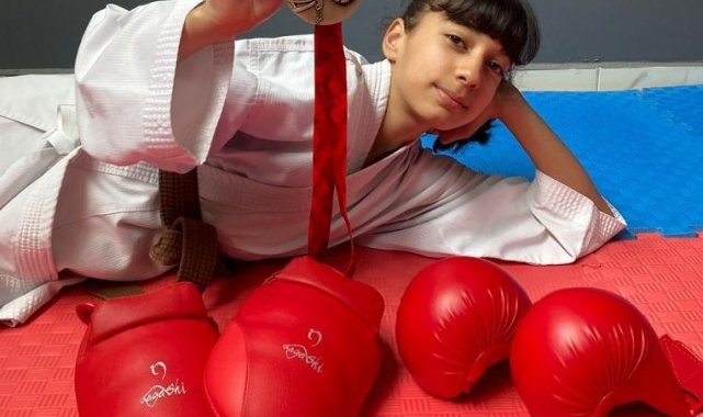 On yaşındaki Deniz'in hedefi 'Yıldız Aras' gibi olmak