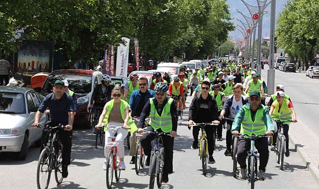 Onlarca bisikletçi bağımlılığa karşı pedal çevirdi