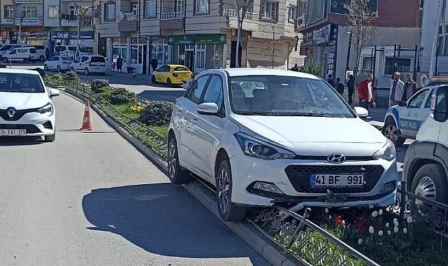 Orta refüje çıkarak kaza yapan yaşlı adam yaralandı