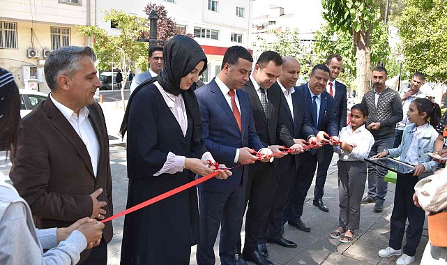 Ortaokul öğrencilerinden sokak sergisi