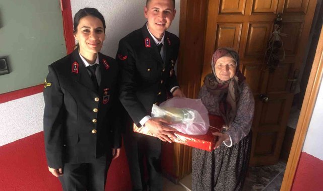 Osmaneli Kaymakamı Ünal vatandaşlarla bayramlaştı