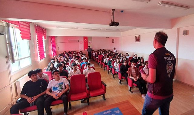 Osmaniye polisinden öğrencilere güvenli internet kullanımı eğitimi