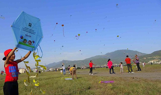 Osmaniye'de gökyüzü uçurtmalarla renklendi