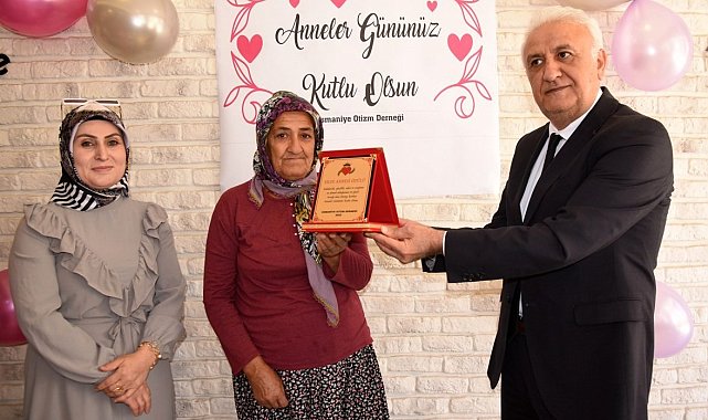 Osmaniye'de yılın annesi seçildi