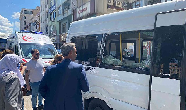 Otobüsü sıkıştırdı, patlayan camlarla iki yolcu yaralandı