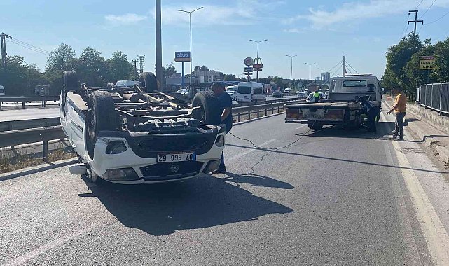 Otomobil ile çarpışan pikap takla attı
