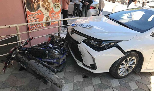 Otomobil ile motosiklet çarpıştı: 1 yaralı