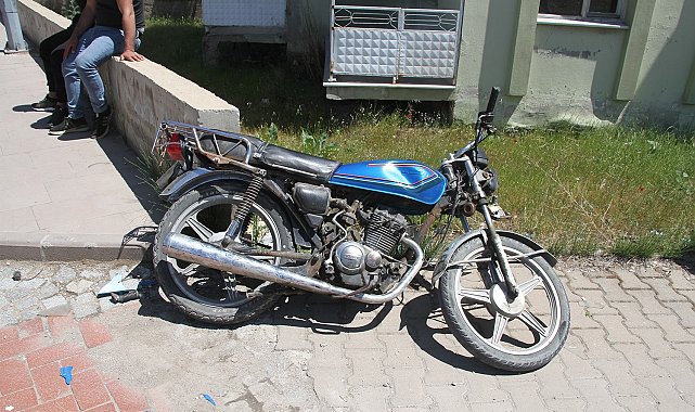 Otomobil ile motosiklet kafa kafaya çarpıştı: 1 yaralı