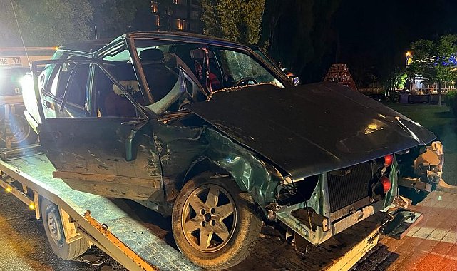 Otomobil ile ticari taksi çarpıştı, 3 kişi yaralandı