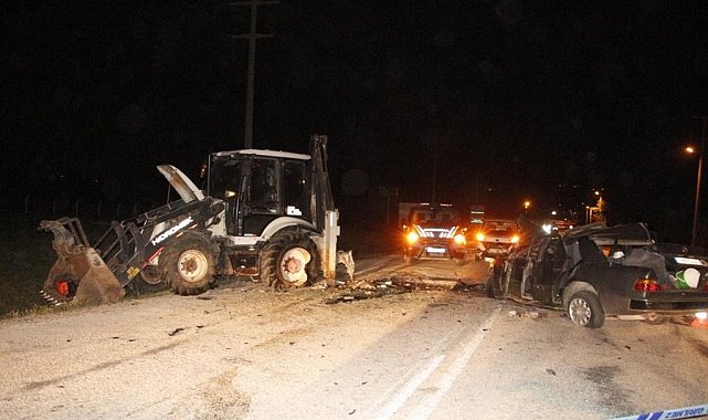 Otomobil iş makinesine çarptı: 1 ölü, 1 yaralı