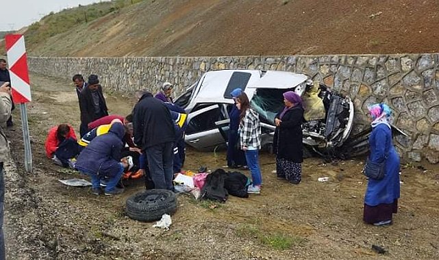 Otomobil istinat duvarına çarptı: 3 yaralı