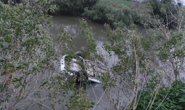 Otomobil nehre uçtu: 3 yaralı