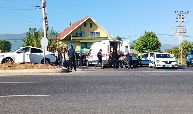 Otomobil, traktör ile çarpıştı: 1 ölü 1 yaralı