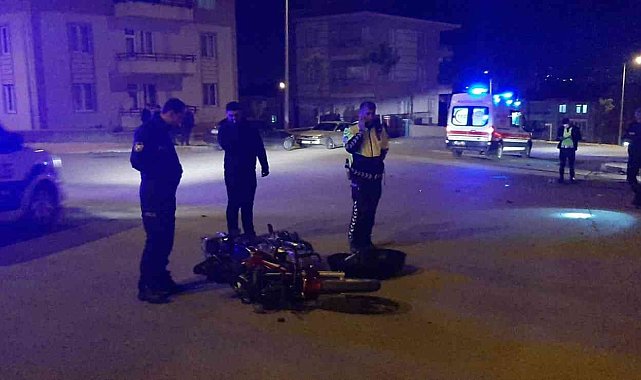 Otomobille çarpışan motokurye hayatını kaybetti