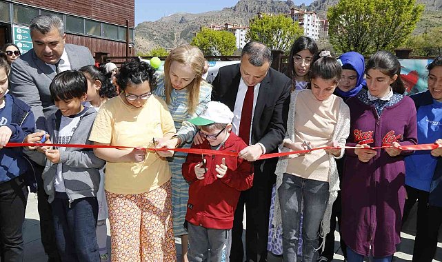 Özel çocukların el emeği ürünleri Özel Eller Sanat Şenliği'nde sergilendi