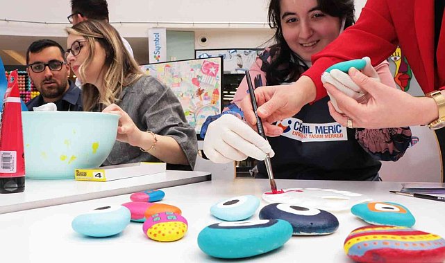 Özel öğrencilerden sanat sergisi