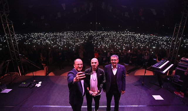 Pamukkale'de binlerce genç 'Gripin' konserinde coştu