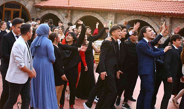 Pandemi bitti mezuniyet coşkusu başladı