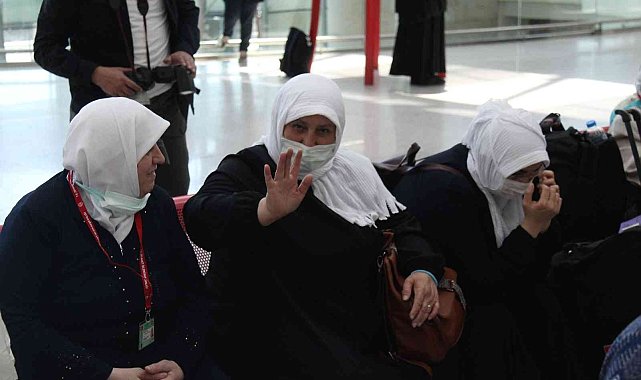 Pandemi sonrası ilk umre kafilesi dualarla uğurlandı