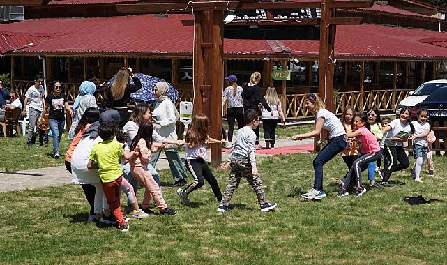 Pandemide en ön saflarda yer alan hemşireler piknikte stres attılar