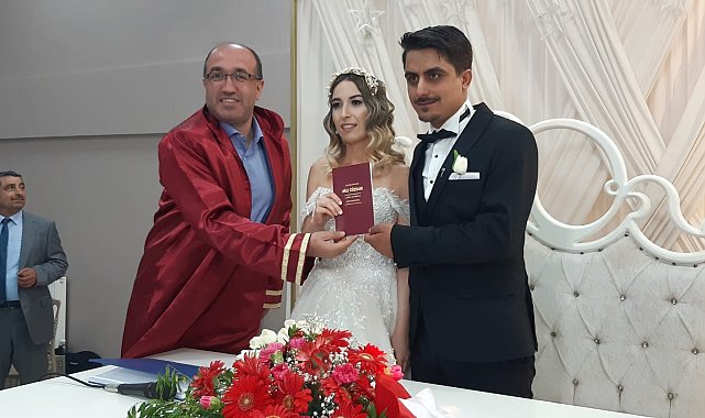 Pandemide nişanlanan uzman doktorlar dünya evine girdi