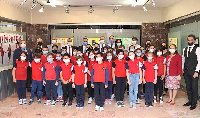 Pandemide öğrencilerden yoğun bakım personeline gönderilen mektuplar sergilendi