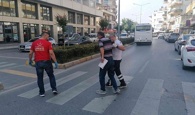 Park ederken çarptığı motosikletteki 2 kişi yaralandı