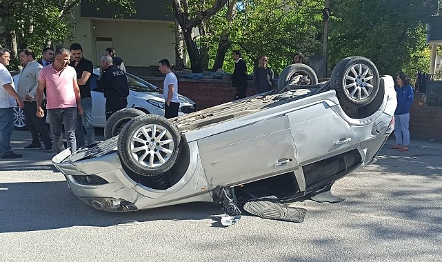 Park halindeki otomobile çarpan araç takla attı: 1 yaralı