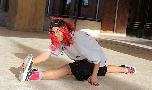 Parkurcuların estetik akrobasileri izleyenlere bol miktarda adrenalin salgılatıyor