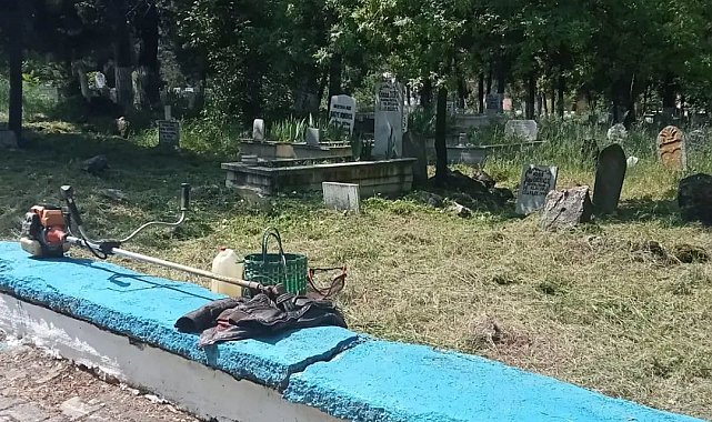 Pazaryeri'nde mezarlık temizleme çalışmaları devam ediyor
