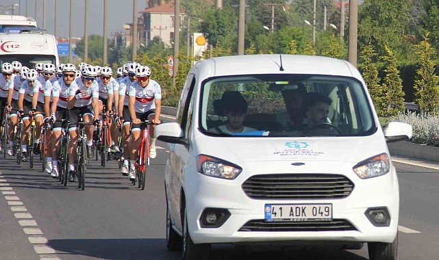 Pedal çevirerek Samsun'a giden bisikletçiler Düzce'de