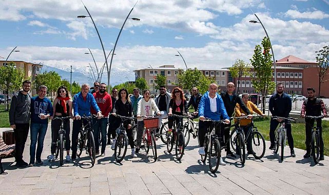 Pedallar engelli farkındalığı için döndü
