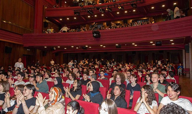 Perde, gençler için açıldı