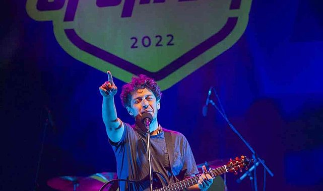 Pinhani İzmir'de gençlere konser verdi